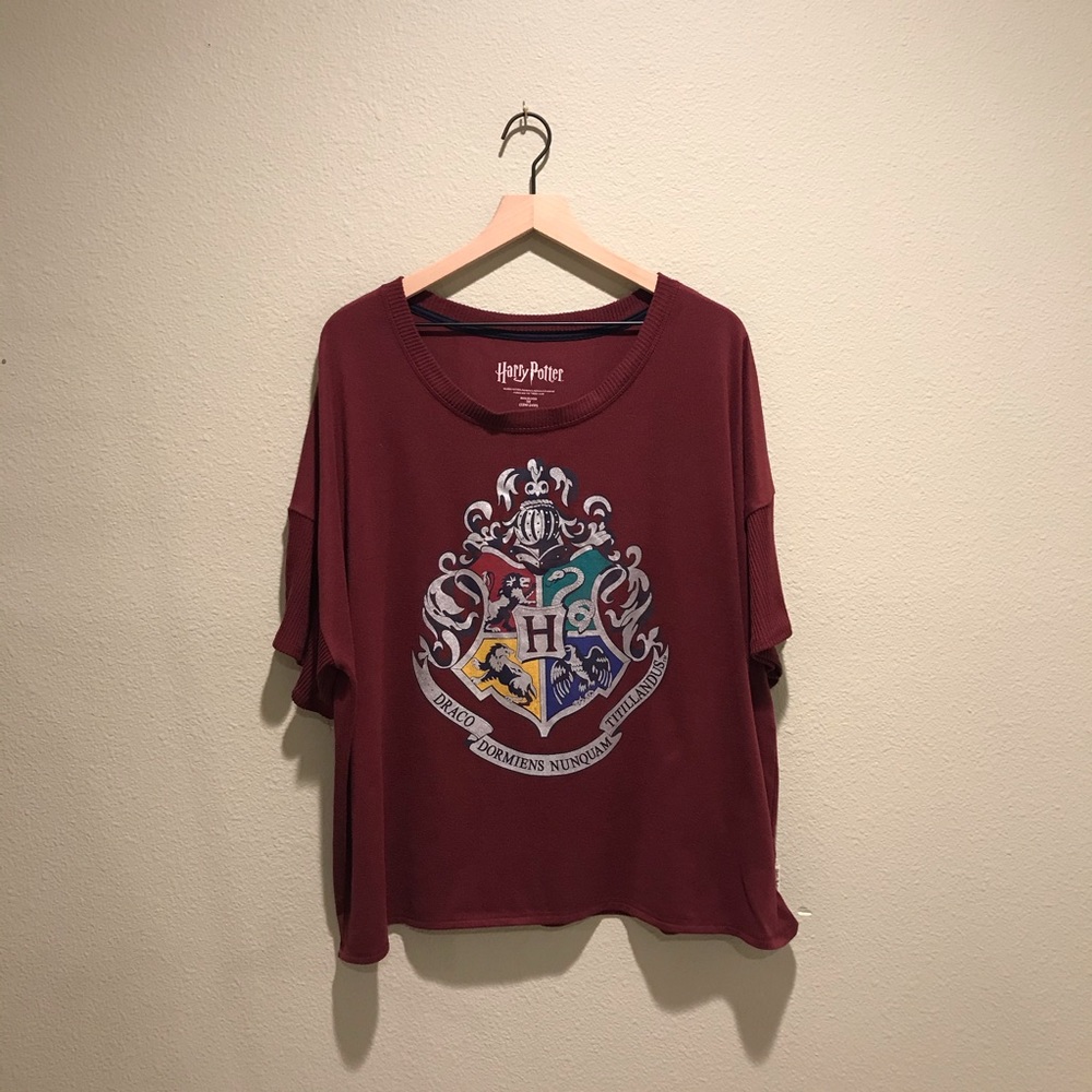 HARRY POTTER Official Hogwarts Crest Top